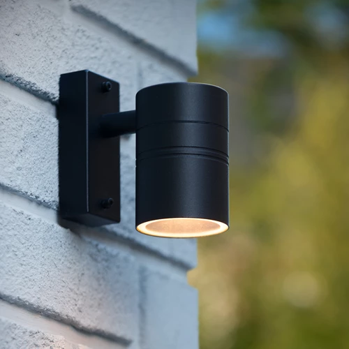 Lucide ARNE-LED - Foco de pared / Lámpara de pared Dentro/Fuera - Ø 6,3 cm - LED - GU10 - 1x5W 2700K - IP44 - Negro - ambiente 1